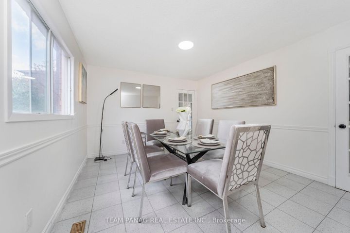 Photo 8 at 6 Coronation Circle, Heart Lake West, Brampton