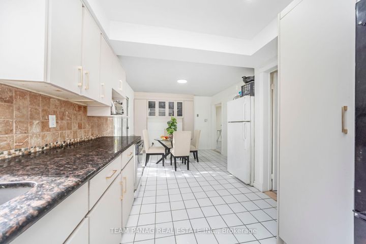 Photo 10 at 6 Coronation Circle, Heart Lake West, Brampton