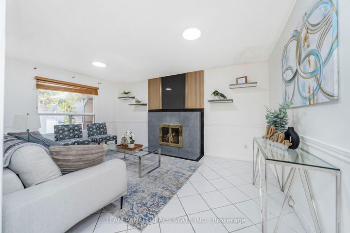 Photo 12 at 6 Coronation Circle, Heart Lake West, Brampton