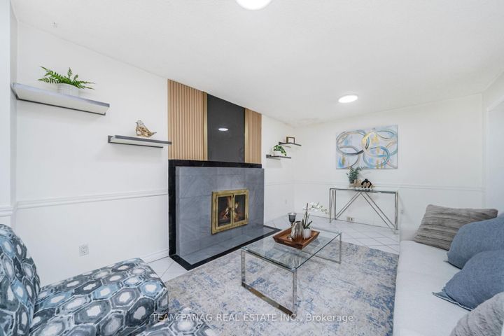 Photo 14 at 6 Coronation Circle, Heart Lake West, Brampton