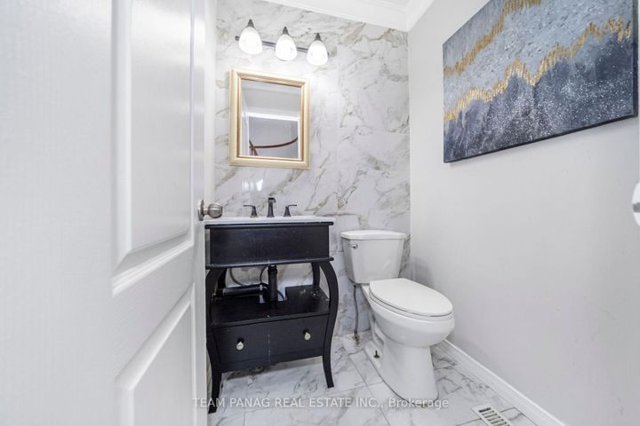 Photo 16 at 6 Coronation Circle, Heart Lake West, Brampton