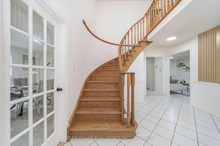 Photo 17 at 6 Coronation Circle, Heart Lake West, Brampton