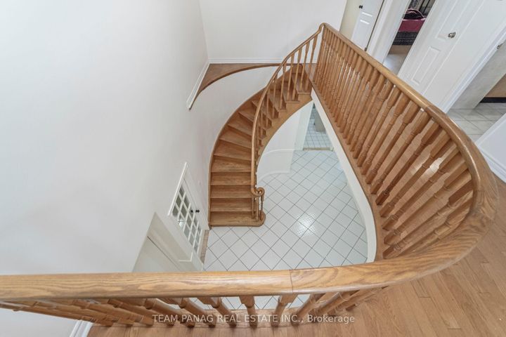 Photo 18 at 6 Coronation Circle, Heart Lake West, Brampton