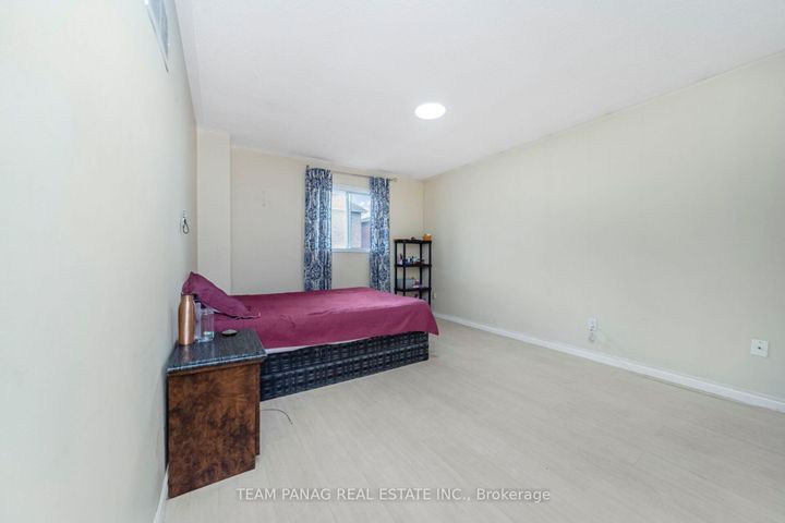 Photo 20 at 6 Coronation Circle, Heart Lake West, Brampton