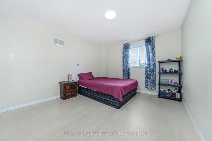 Photo 21 at 6 Coronation Circle, Heart Lake West, Brampton