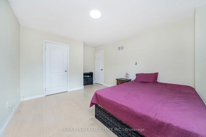 Photo 22 at 6 Coronation Circle, Heart Lake West, Brampton