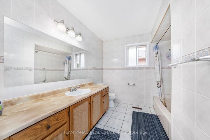 Photo 23 at 6 Coronation Circle, Heart Lake West, Brampton