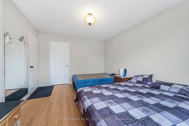 Photo 25 at 6 Coronation Circle, Heart Lake West, Brampton