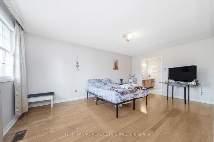 Photo 26 at 6 Coronation Circle, Heart Lake West, Brampton