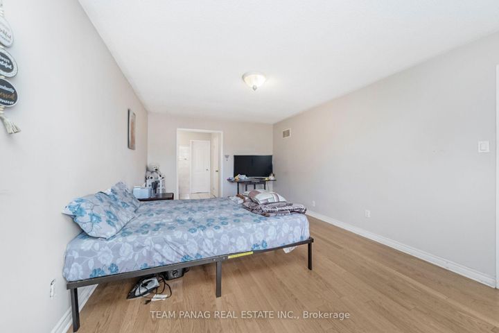 Photo 27 at 6 Coronation Circle, Heart Lake West, Brampton