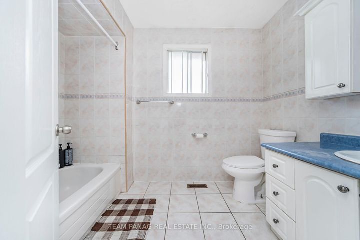 Photo 29 at 6 Coronation Circle, Heart Lake West, Brampton