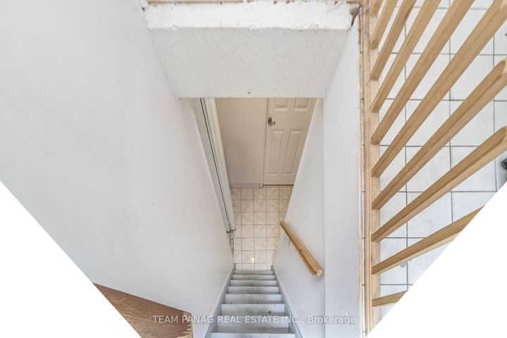 Photo 32 at 6 Coronation Circle, Heart Lake West, Brampton