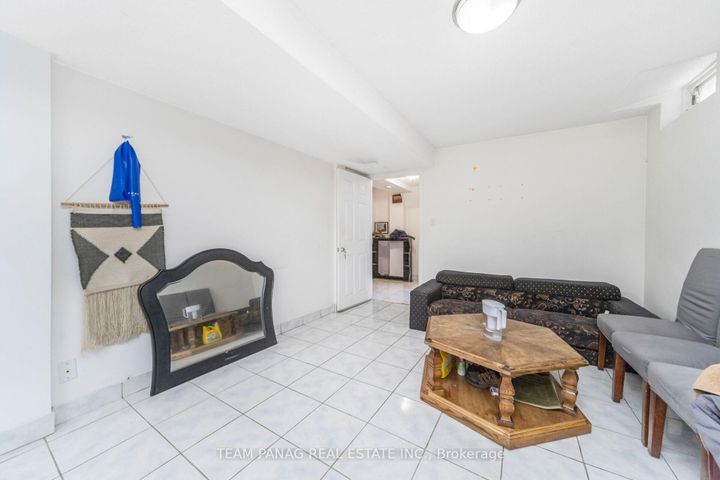 Photo 33 at 6 Coronation Circle, Heart Lake West, Brampton