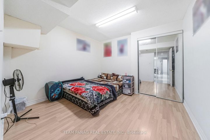 Photo 34 at 6 Coronation Circle, Heart Lake West, Brampton