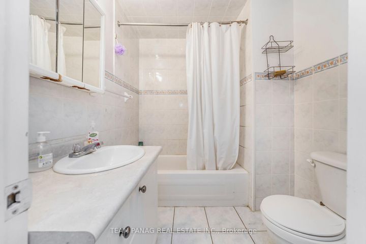 Photo 36 at 6 Coronation Circle, Heart Lake West, Brampton