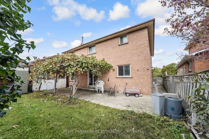 Photo 39 at 6 Coronation Circle, Heart Lake West, Brampton