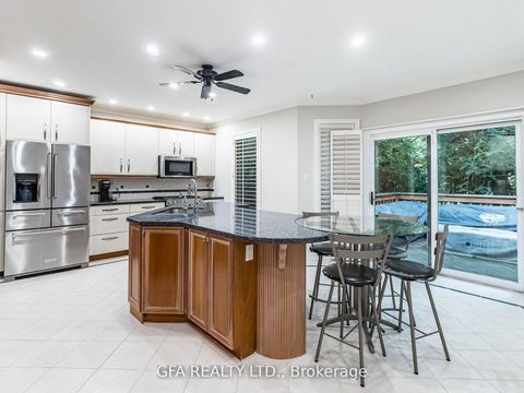 Photo 5 at 1027 Masters Green, GA Glen Abbey, Oakville