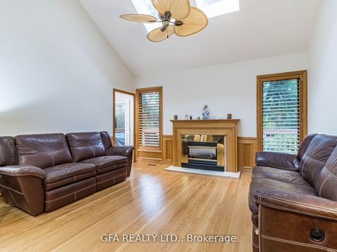 Photo 13 at 1027 Masters Green, GA Glen Abbey, Oakville