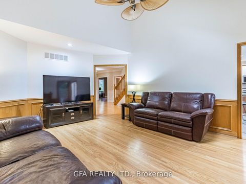 Photo 14 at 1027 Masters Green, GA Glen Abbey, Oakville