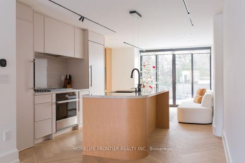 Photo 2 at 127 Glenvale Boulevard, Leaside, Toronto