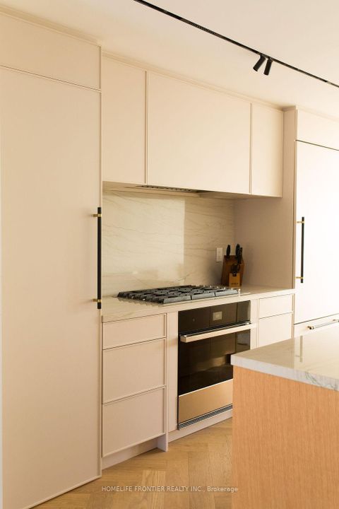 Photo 3 at 127 Glenvale Boulevard, Leaside, Toronto