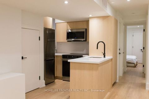 Photo 30 at 127 Glenvale Boulevard, Leaside, Toronto