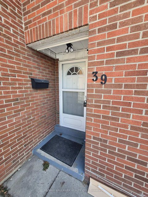 Photo 1 at 39 John Cabot Way, Jane Heights, Toronto