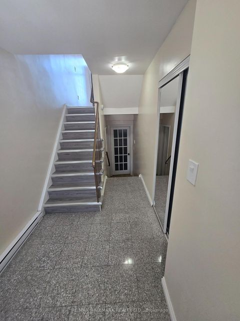 Photo 4 at 39 John Cabot Way, Jane Heights, Toronto