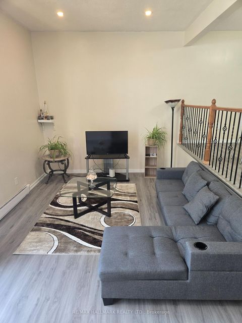 Photo 8 at 39 John Cabot Way, Jane Heights, Toronto