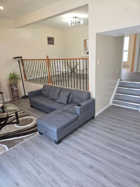 Photo 9 at 39 John Cabot Way, Jane Heights, Toronto