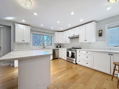Photo 15 at 20 Foxwood Grove, L'Amoreaux, Toronto