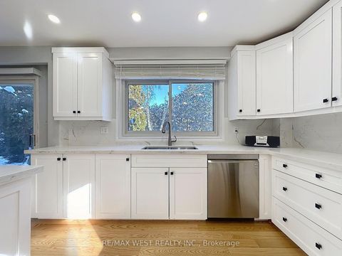 Photo 18 at 20 Foxwood Grove, L'Amoreaux, Toronto