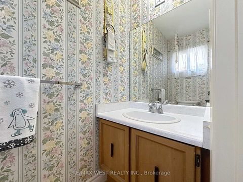 Photo 23 at 20 Foxwood Grove, L'Amoreaux, Toronto