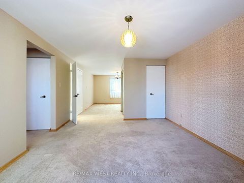 Photo 30 at 20 Foxwood Grove, L'Amoreaux, Toronto