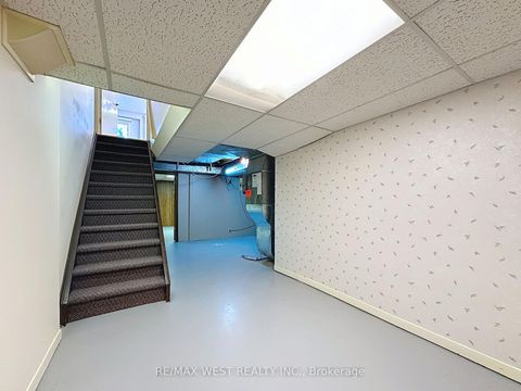 Photo 37 at 20 Foxwood Grove, L'Amoreaux, Toronto