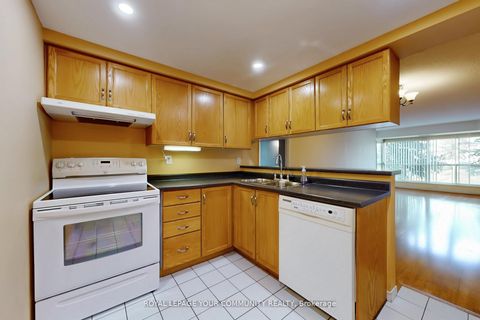 Photo 13 at 205 - 309 Major Mackenzie Drive, Harding, Richmond Hill