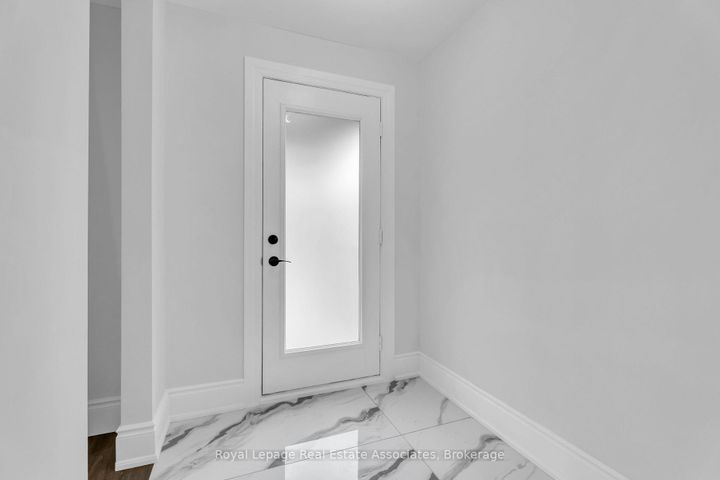 Photo 4 at 10 Gordon Street, Crown Point, Hamilton