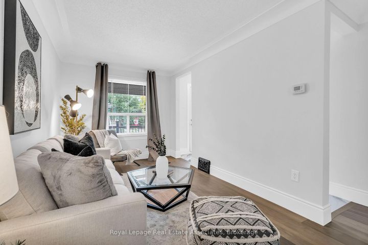 Photo 9 at 10 Gordon Street, Crown Point, Hamilton