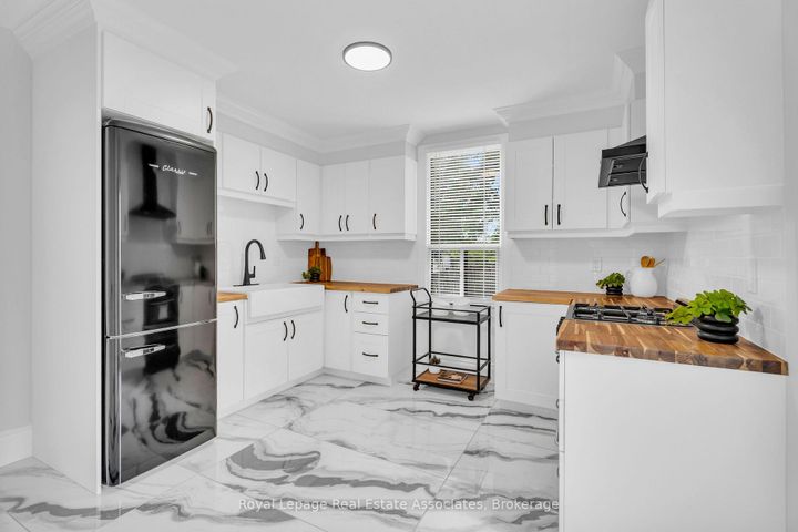 Photo 12 at 10 Gordon Street, Crown Point, Hamilton