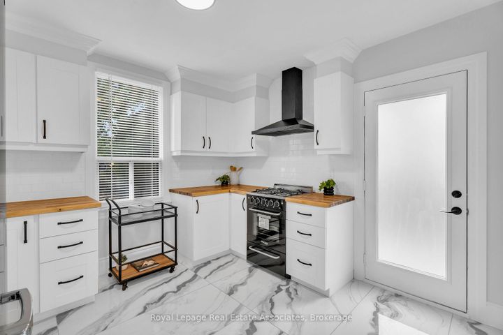 Photo 14 at 10 Gordon Street, Crown Point, Hamilton