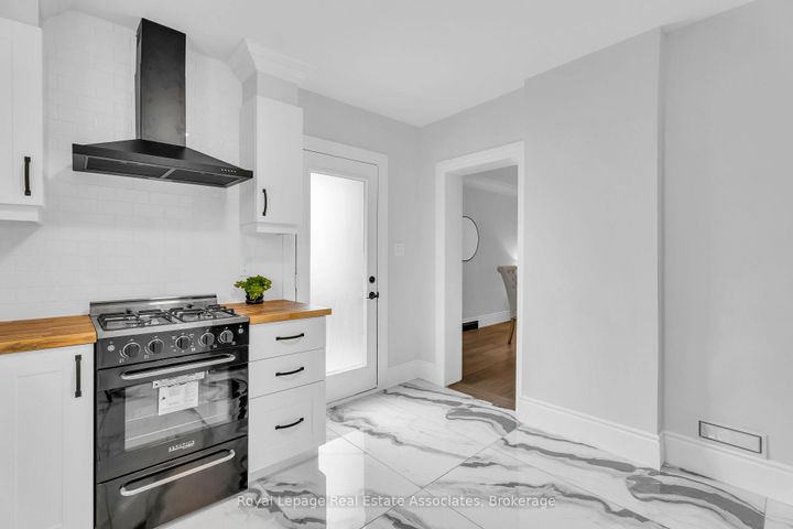 Photo 15 at 10 Gordon Street, Crown Point, Hamilton