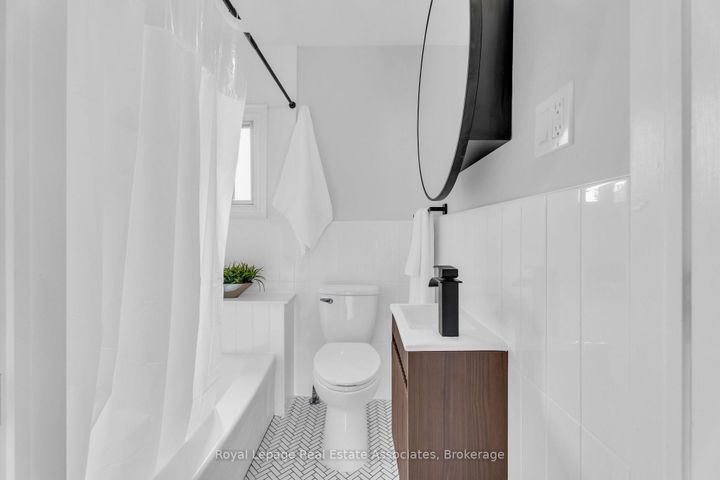 Photo 25 at 10 Gordon Street, Crown Point, Hamilton