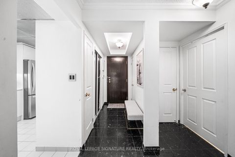 Photo 1 at 206 - 18 Hollywood Avenue, Willowdale East, Toronto