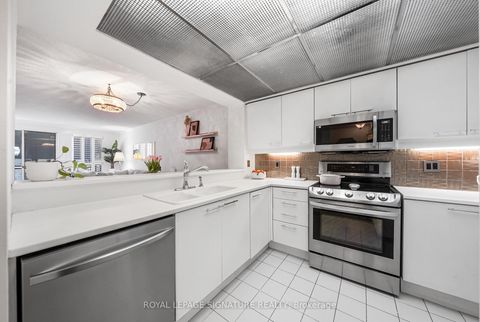 Photo 4 at 206 - 18 Hollywood Avenue, Willowdale East, Toronto