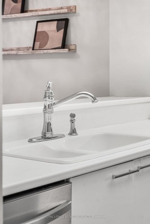 Photo 5 at 206 - 18 Hollywood Avenue, Willowdale East, Toronto