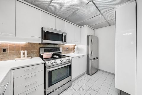 Photo 7 at 206 - 18 Hollywood Avenue, Willowdale East, Toronto