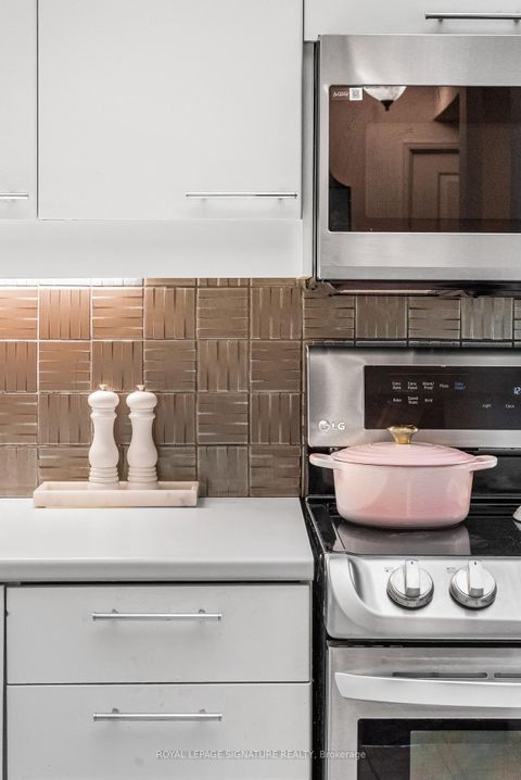 Photo 8 at 206 - 18 Hollywood Avenue, Willowdale East, Toronto