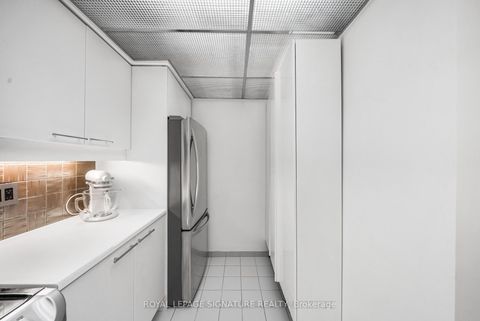 Photo 9 at 206 - 18 Hollywood Avenue, Willowdale East, Toronto