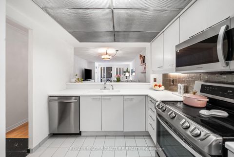 Photo 10 at 206 - 18 Hollywood Avenue, Willowdale East, Toronto