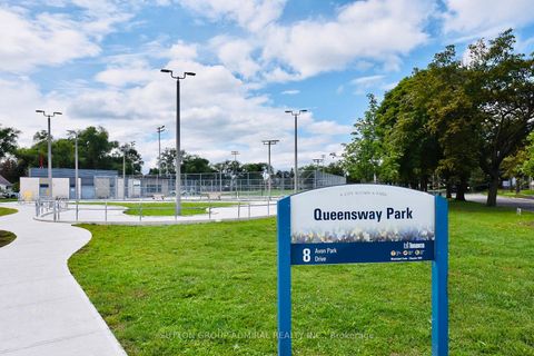 Photo 6 at 404 - 7 Smith Crescent, Queensway, Toronto